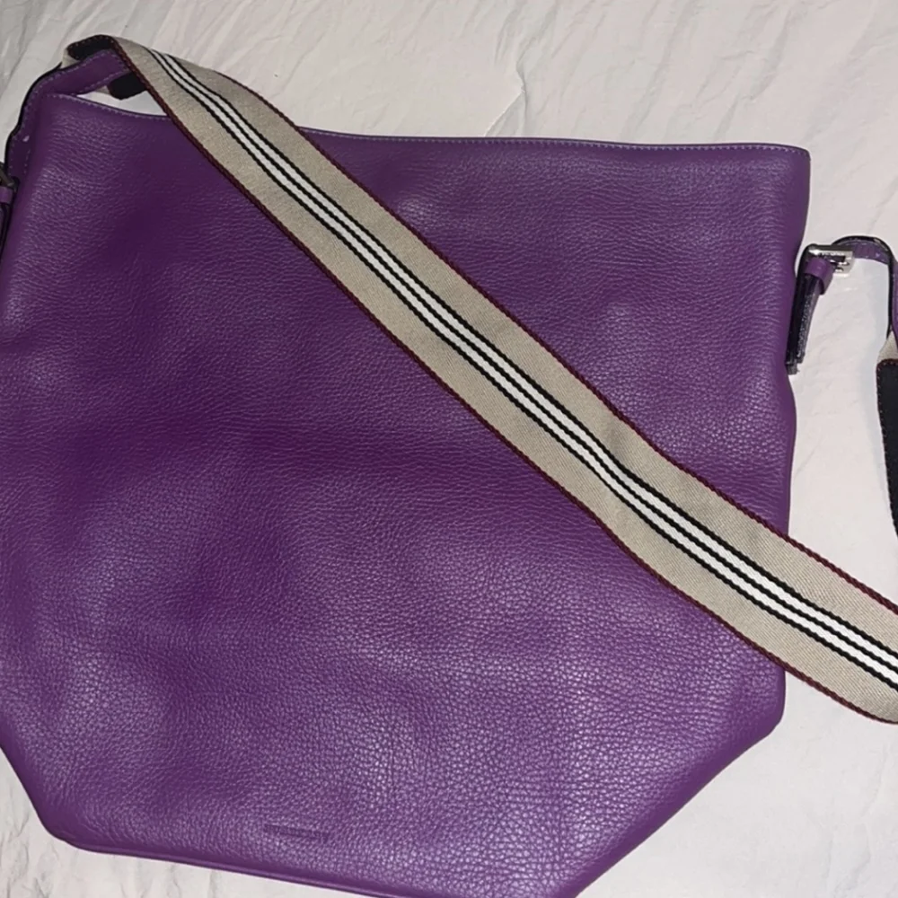Burberry bag - Picture 1 of 7